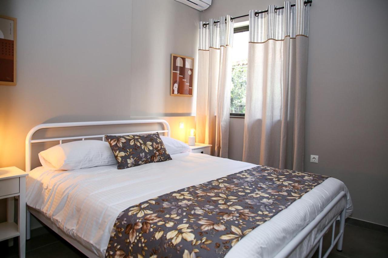 Caravin Wanderhome, 5 Min From Metro Nea Ionia Athena Bagian luar foto