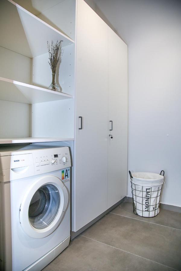 Caravin Wanderhome, 5 Min From Metro Nea Ionia Athena Bagian luar foto