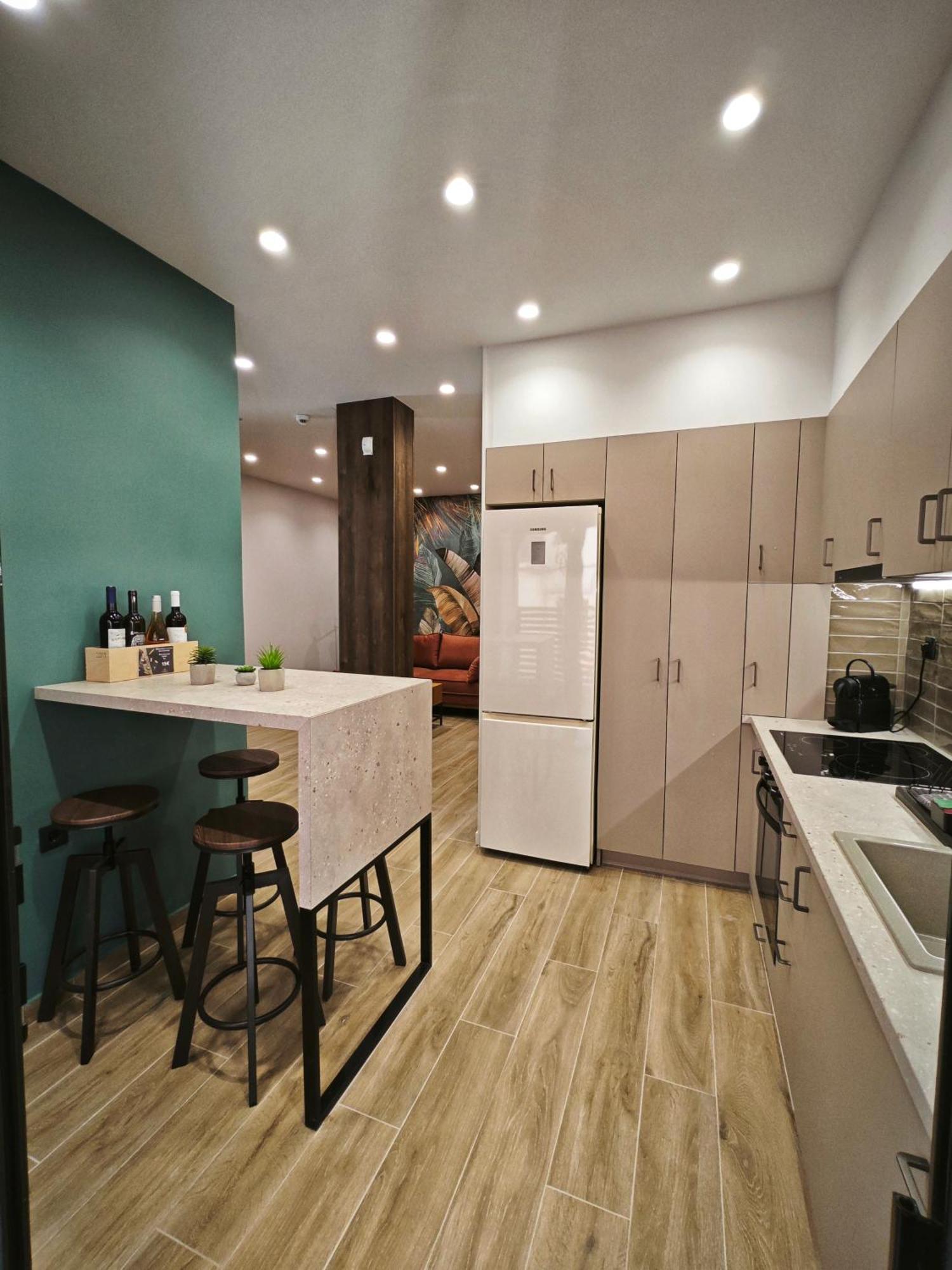 Caravin Wanderhome, 5 Min From Metro Nea Ionia Athena Bagian luar foto